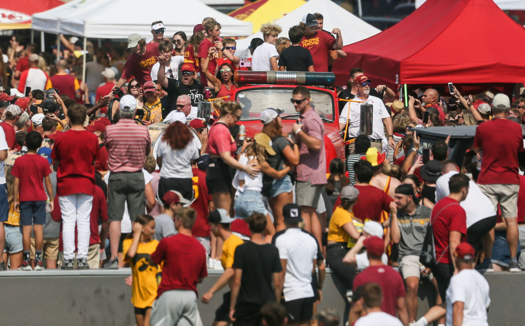 091121-qc-spt-iowa-isu-fball-001